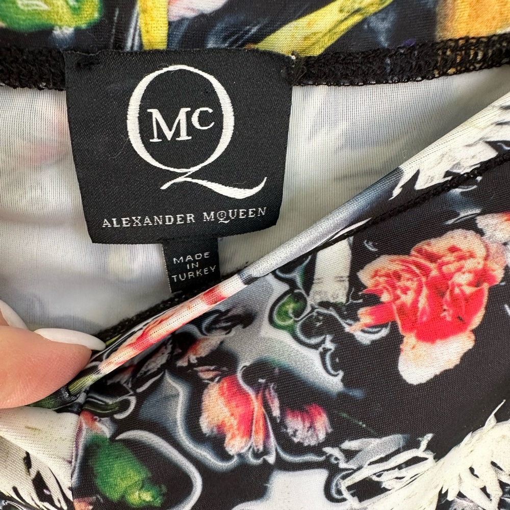Floral Black Sleeveless Top - Picture 6 of 6